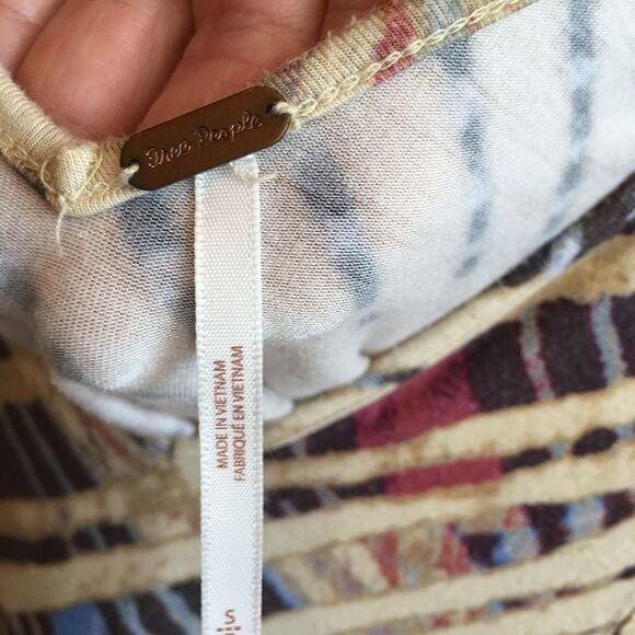 FREE PEOPLE HANDKERCHIEF HEM TOP IN BATIK PRINT‎ - Picture 5 of 7